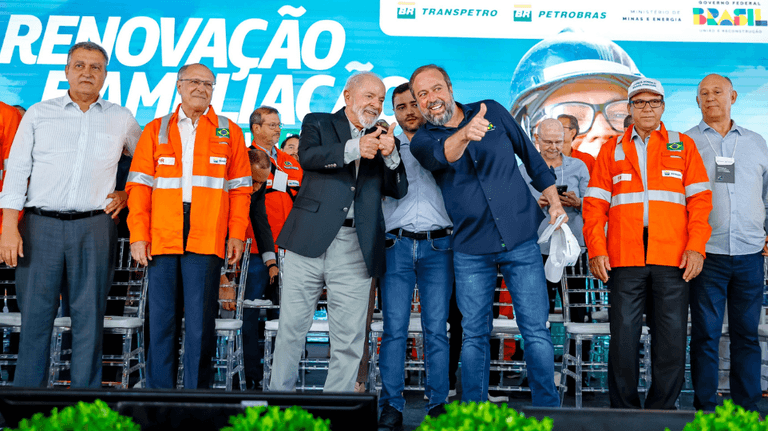 Lula e Alexandre Silveira anunciam investimento de R$ 1,6 bilhão na construção de quatro navios de apoio à Petrobras