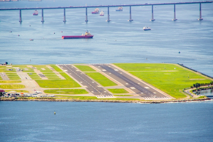 Aeroporto Santos Dumont vista aérea. Câmara avança em novo marco legal para concessões e PPPs
