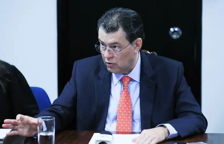 Relatório do senador Eduardo Braga (MDBAM) sobre regulamentação do IBS deve ser apresentado entre 16 e 23 de junho