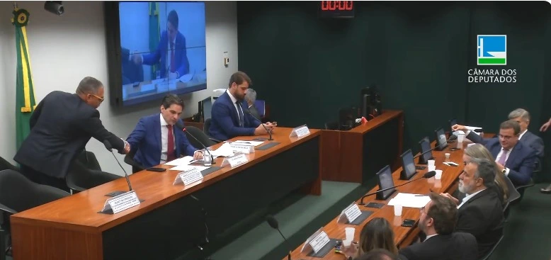 Segurança nos Portos A Comissão Especial sobre o Sistema Portuário Brasileiro Discute Reformas Cruciais no PL 7332025