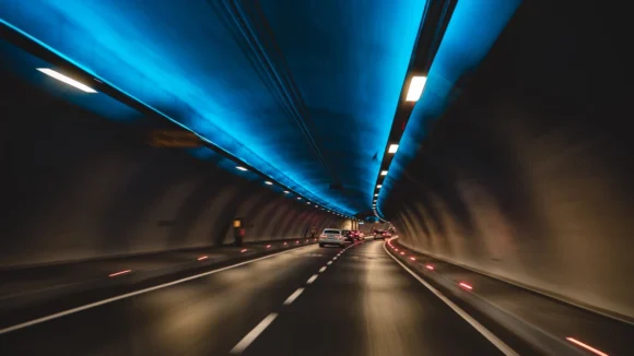 Túnel Santos-Guarujá Impactos na Mobilidade, Economia e Desafios Sociais