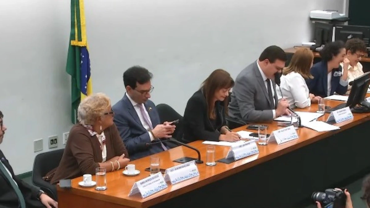 Audiência Pública discute impactos financeiros e orçamentários da PEC 19/2024 para a enfermagem