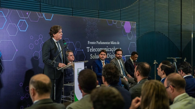 Lançamento da Frente Parlamentar Mista de Telecomunicações e Soluções Digitais reúne autoridades do Congresso e do setor