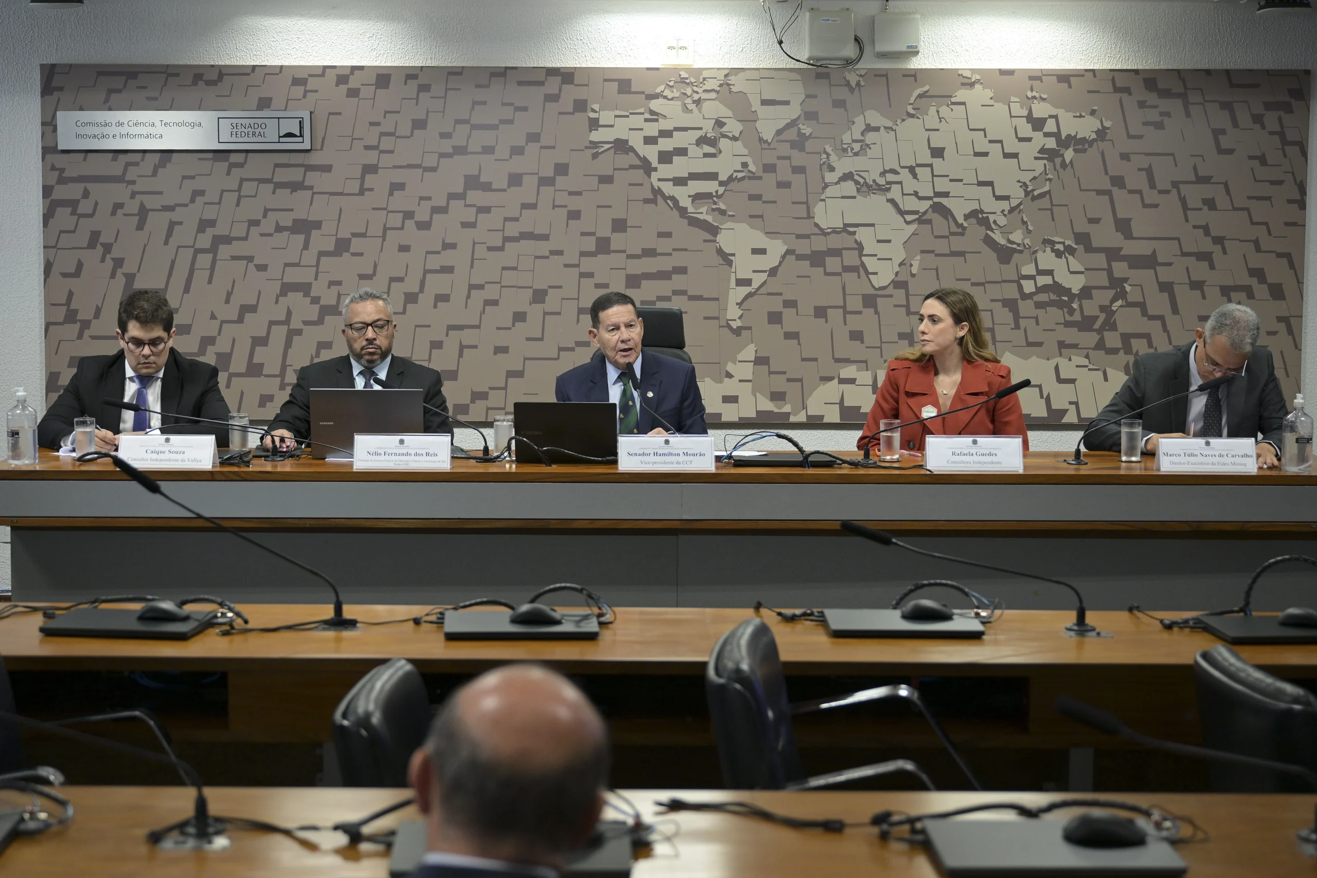 Senado debate regras para exportação de minerais estratégicos e expõe dilema entre industrialização e atração de investimentos