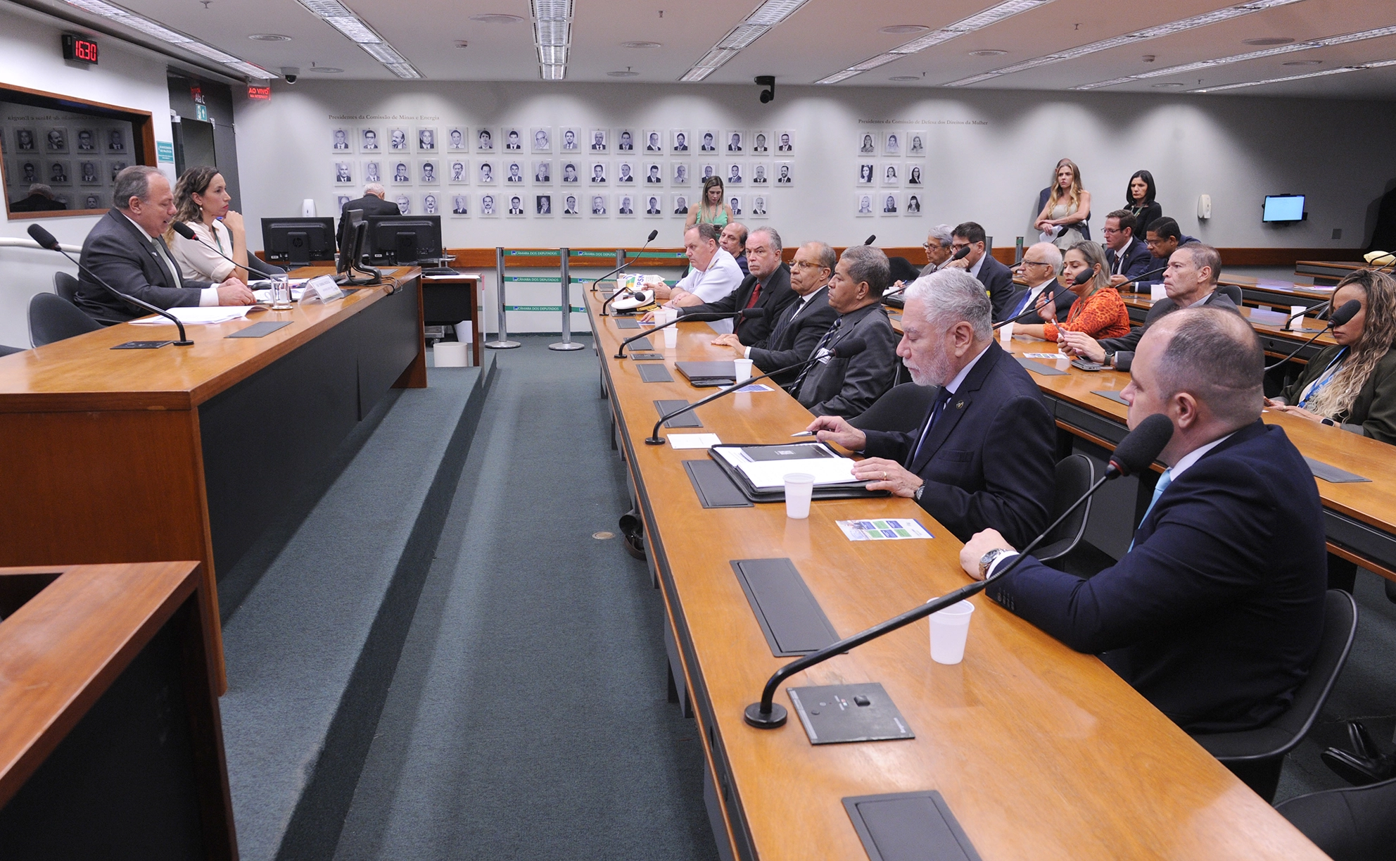 SMRs ganham espaço no debate energético brasileiro em audiência na Câmara