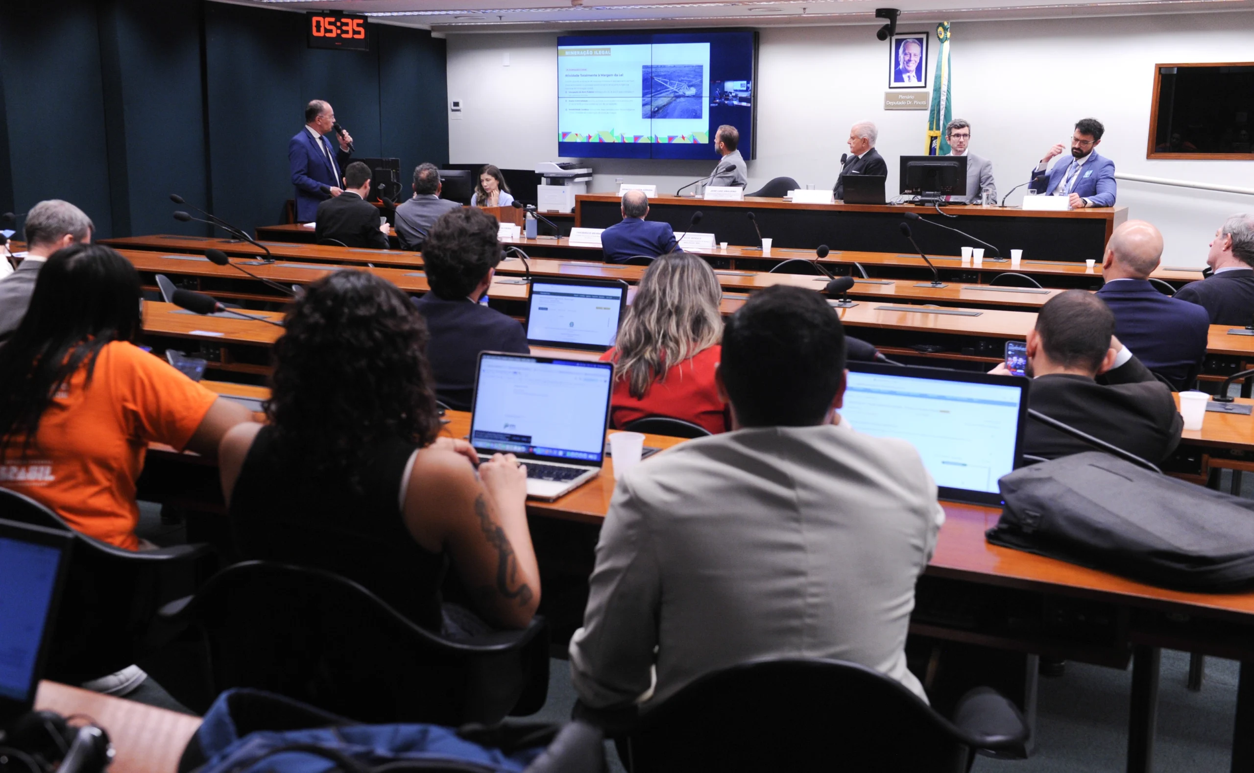 Audiência debate avanço da mineração ilegal e pressiona por rastreabilidade do ouro no Brasil