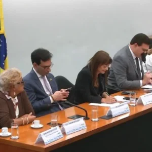 Audiência Pública discute impactos financeiros e orçamentários da PEC 19/2024 para a enfermagem