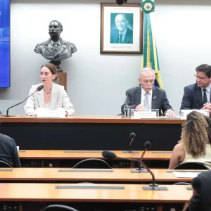 Seminário na Câmara amplia debate sobre posição do Brasil nas negociações globais sobre plásticos