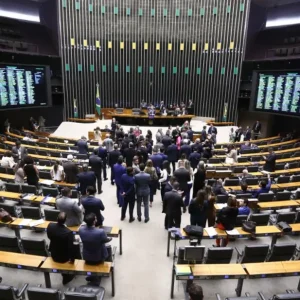 Discussão e votação de propostas legislativas.